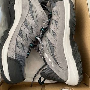 NEW Columbia Crestwood Hiking Show - Women’s 8